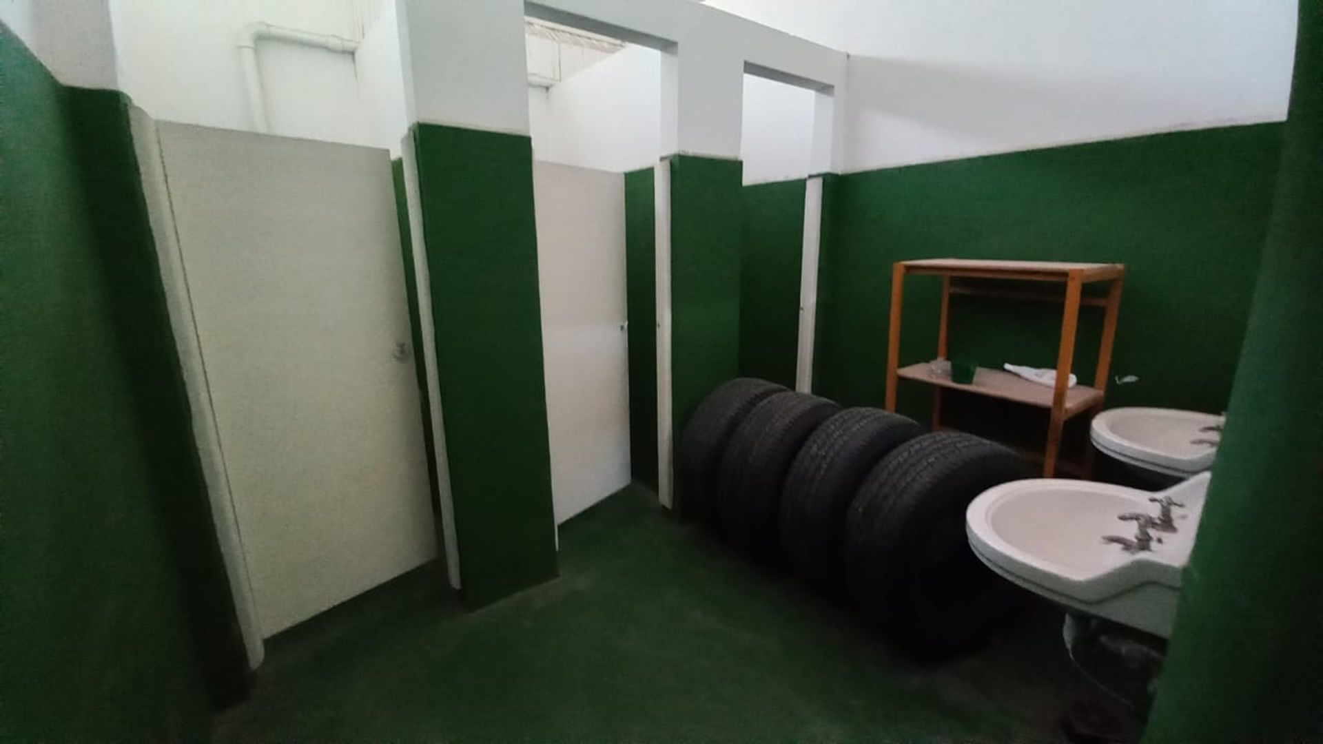 ALQUILER SALON COMERCIAL - 1* PISO. MICROCENTRO. - 19