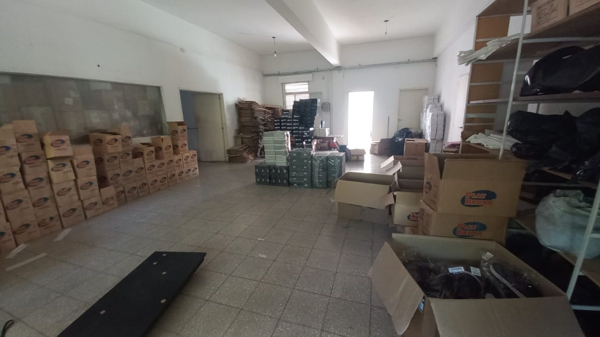 ALQUILER SALON COMERCIAL - 1* PISO. MICROCENTRO. - 1