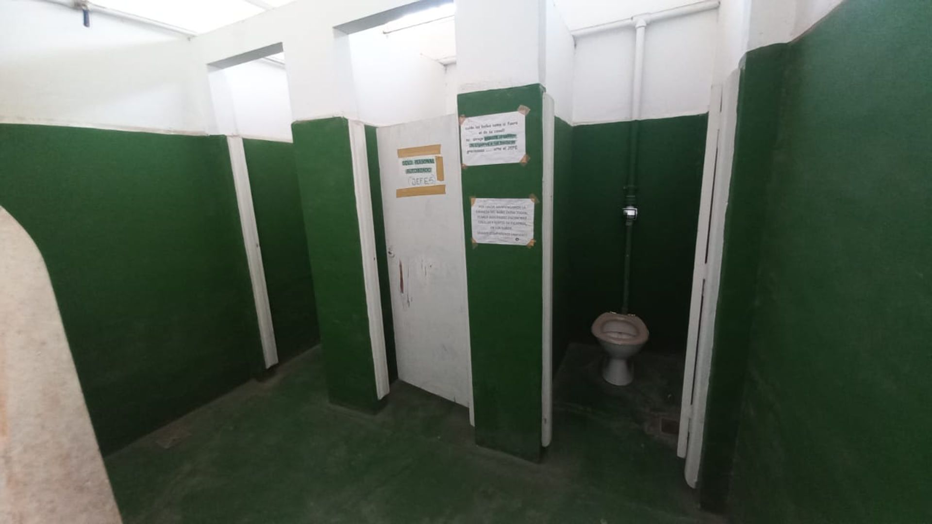 ALQUILER SALON COMERCIAL - 1* PISO. MICROCENTRO. - 16