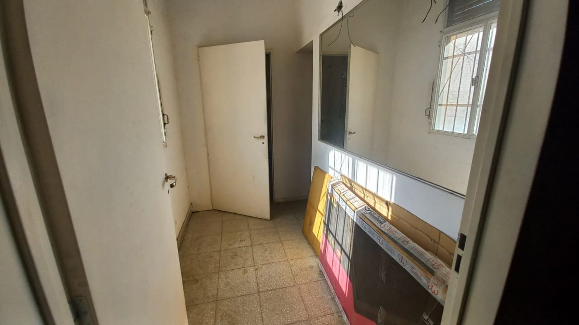 ALQUILER SALON COMERCIAL - 1* PISO. MICROCENTRO. - 7