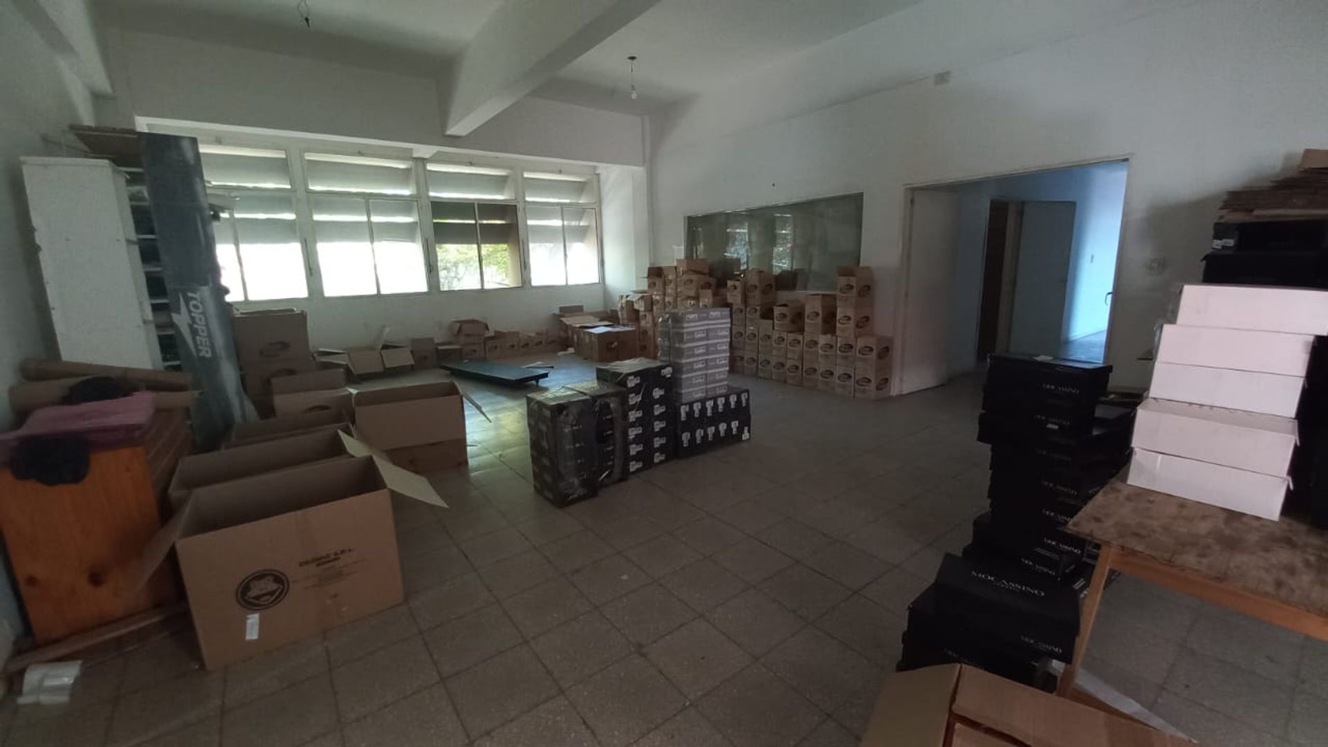 ALQUILER SALON COMERCIAL - 1* PISO. MICROCENTRO. - 4