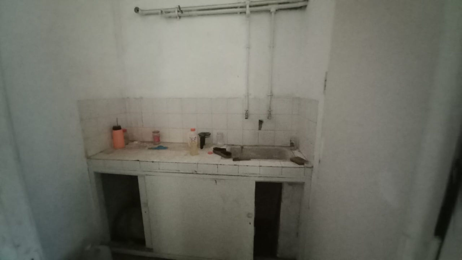 ALQUILER SALON COMERCIAL - 1* PISO. MICROCENTRO. - 18