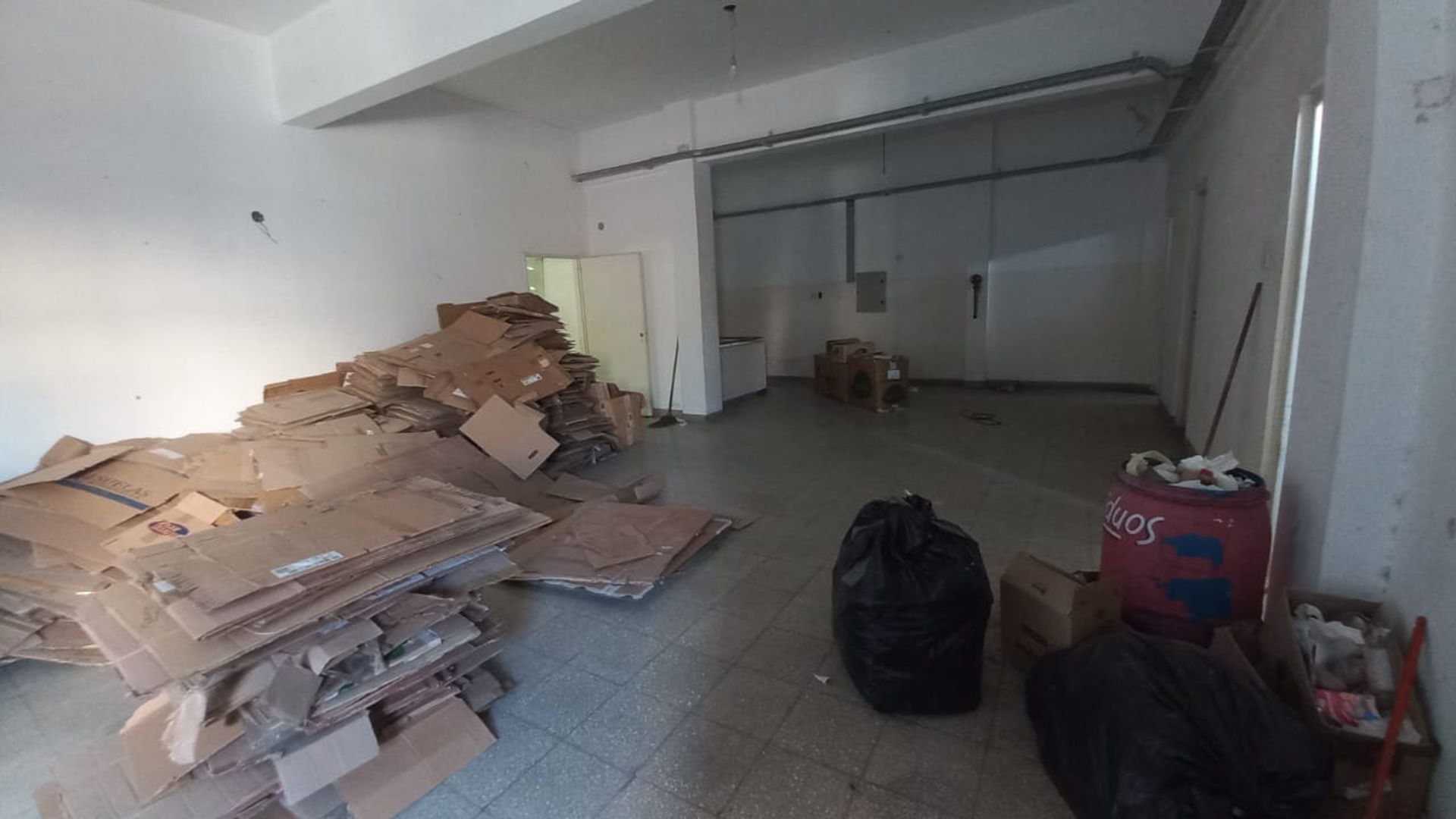 ALQUILER SALON COMERCIAL - 1* PISO. MICROCENTRO. - 3