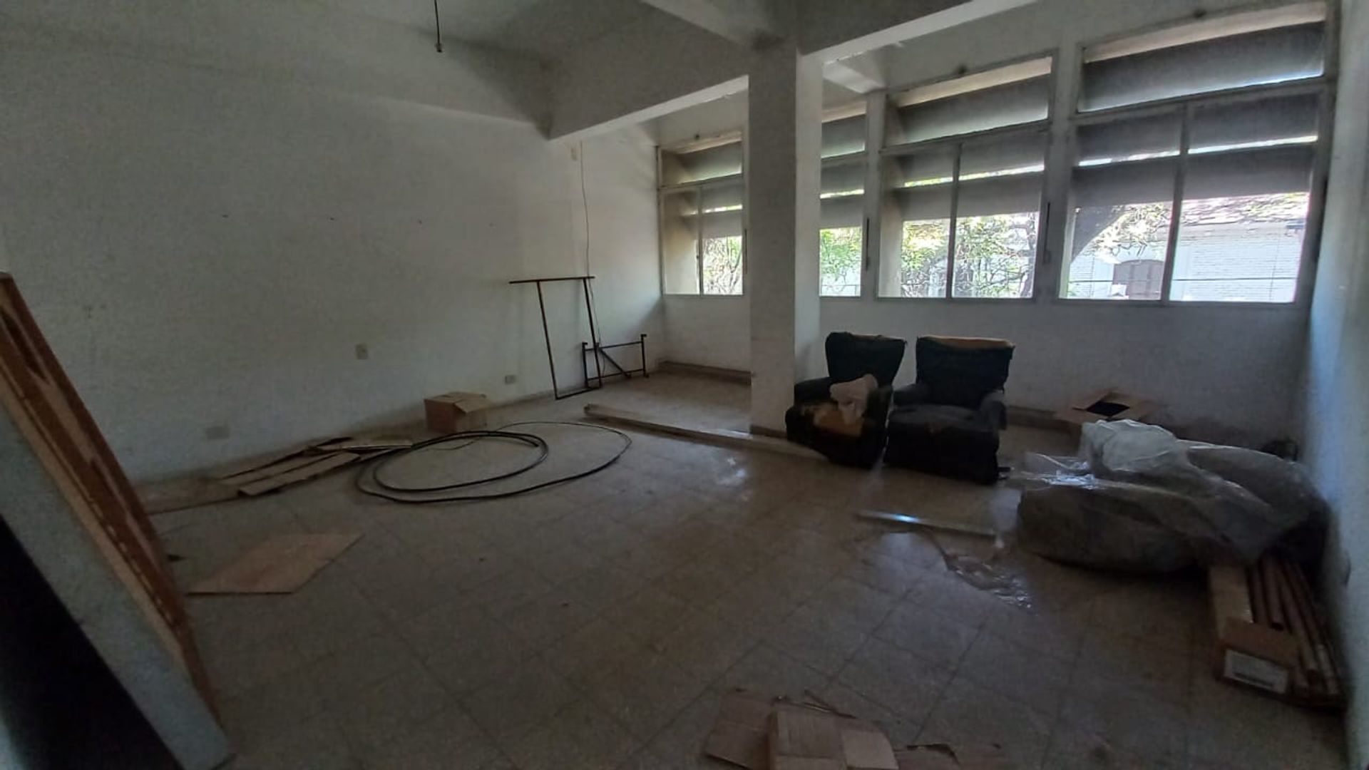 ALQUILER SALON COMERCIAL - 1* PISO. MICROCENTRO. - 17