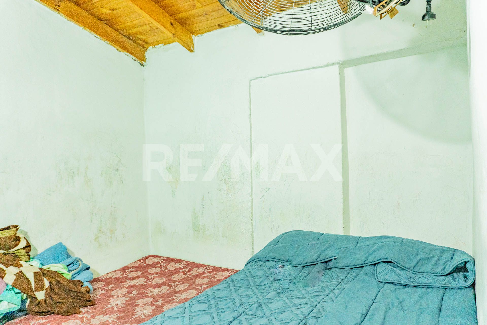 CASA CON DPTO Y MONOAMBIENTE EN VENTA - 16