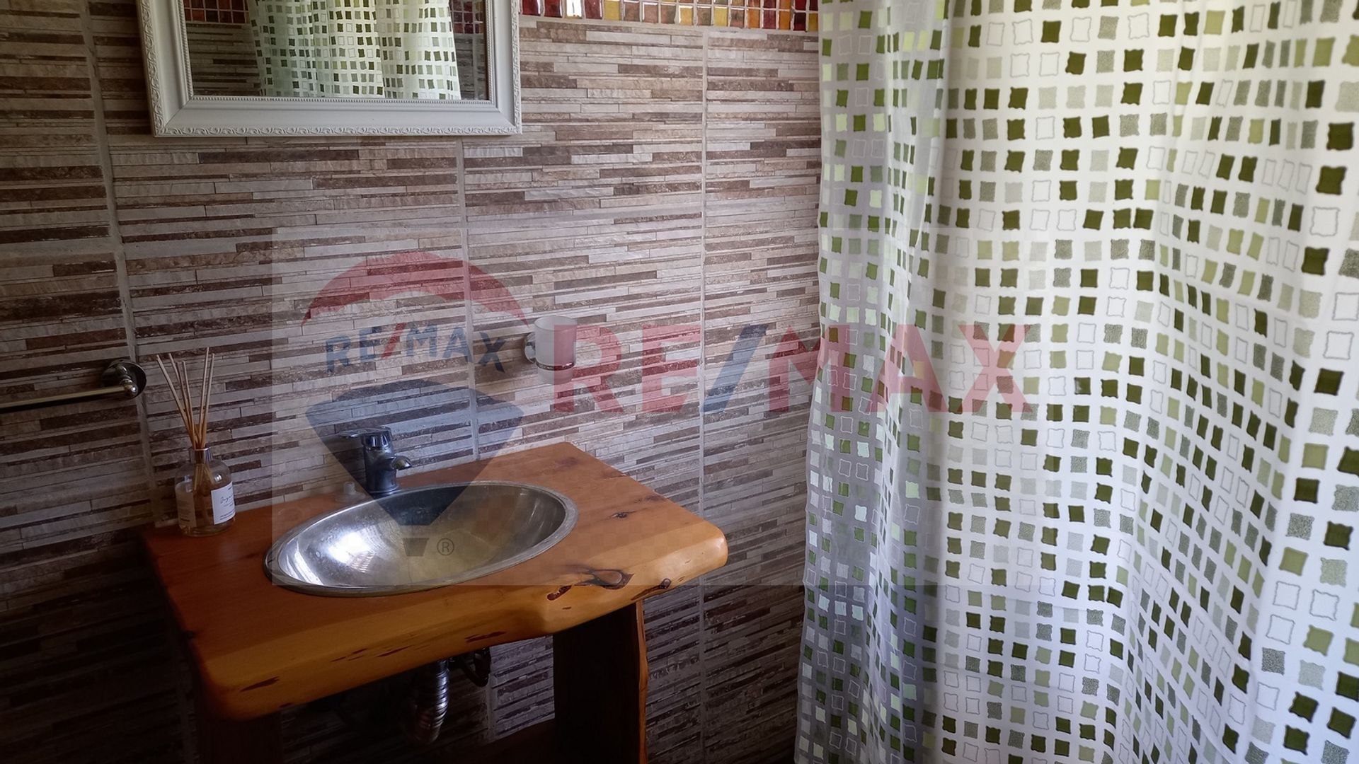 RE/MAX vende complejo cabañas frente río Meliquina - 20