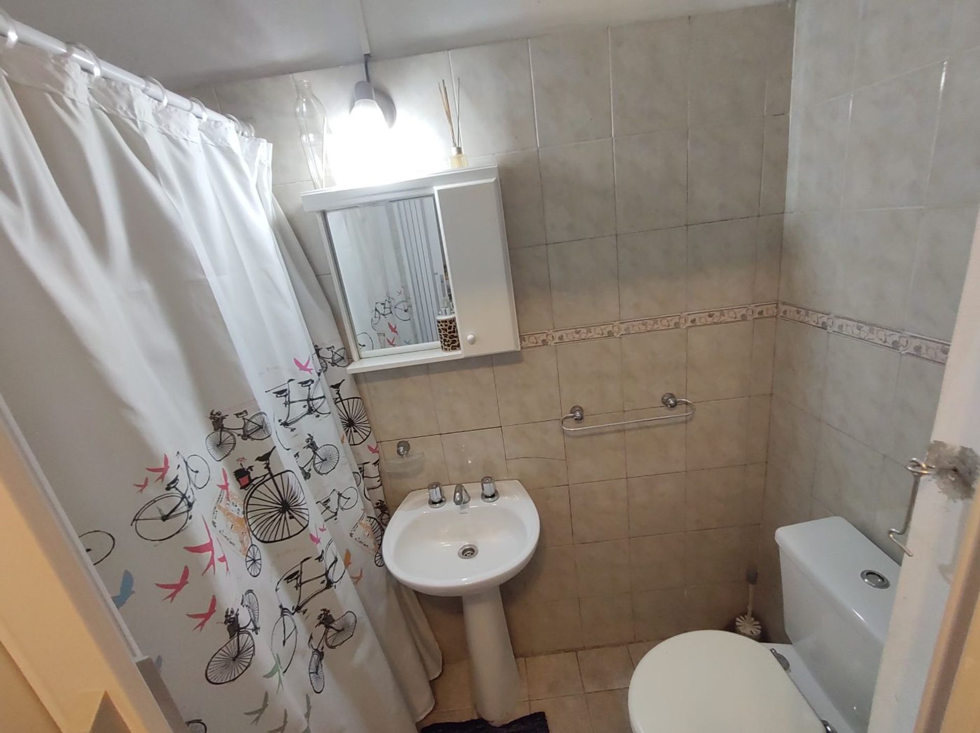 Venta Casa 5 Amb, con quincho y jard&iacute;n - Haedo - 18