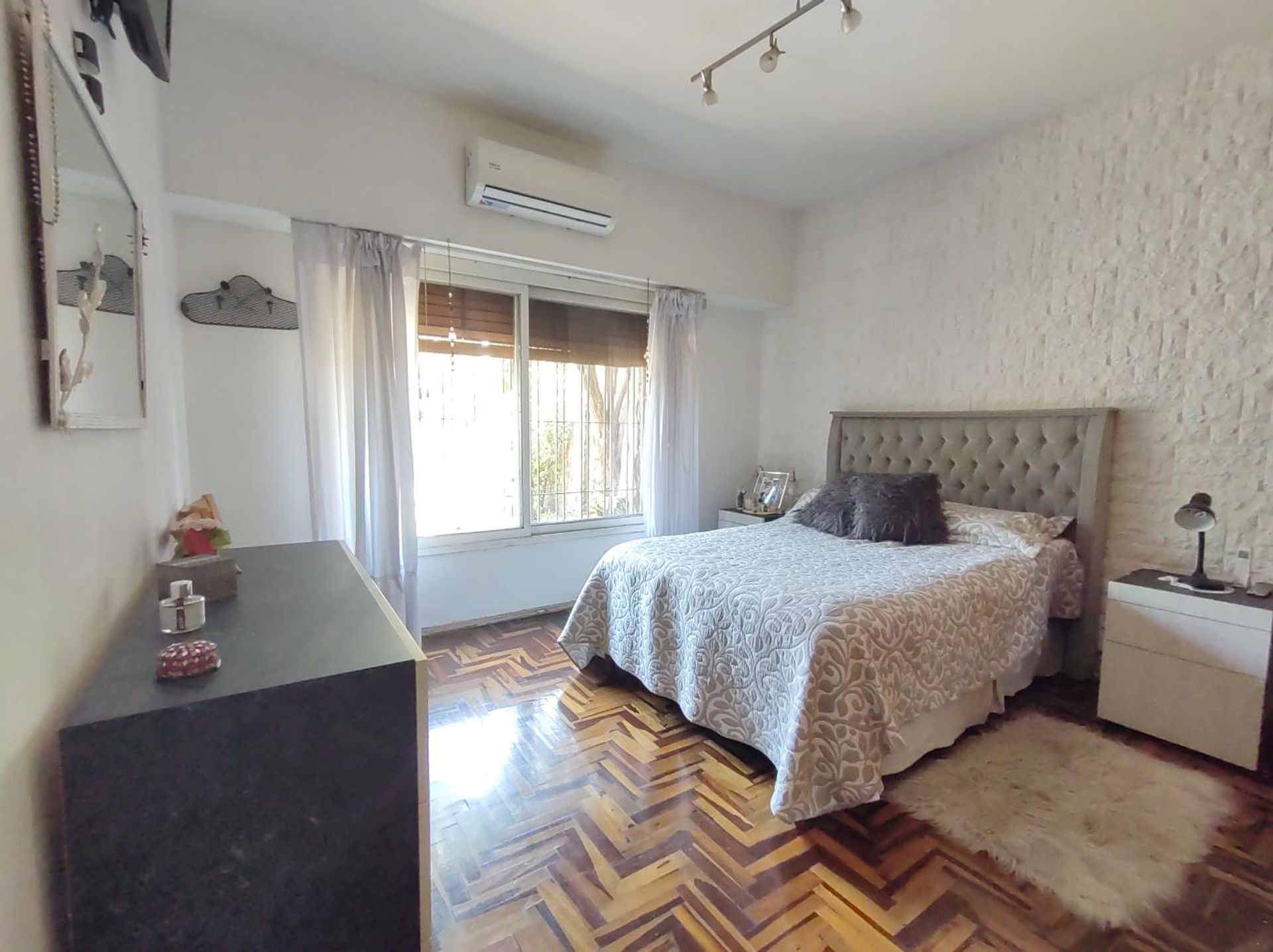 Venta Casa 5 Amb, con quincho y jard&iacute;n - Haedo - 11