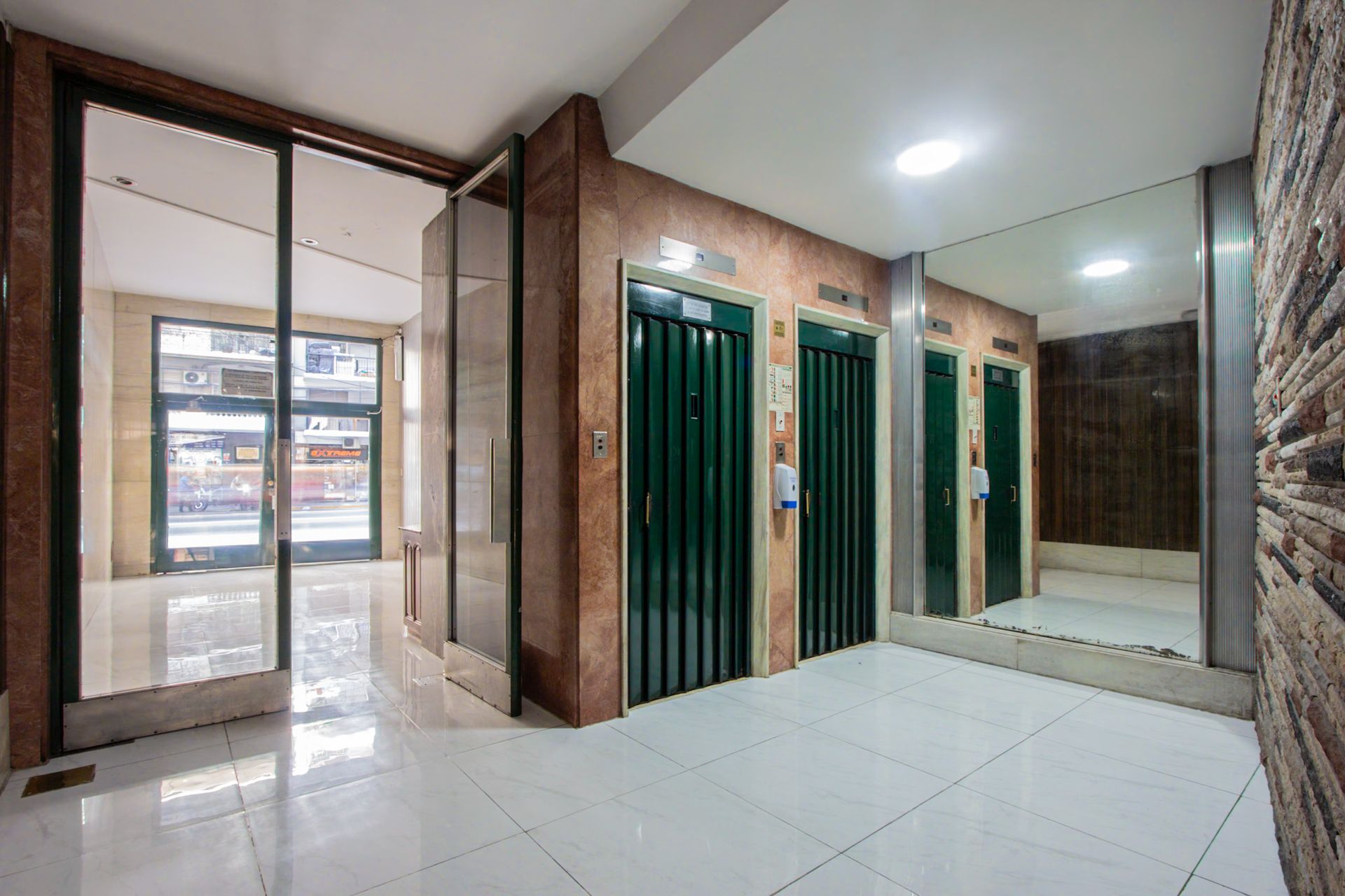 Venta depto 3 ambientes c/dependencia piso alto - 2
